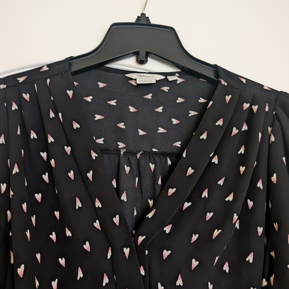 Reitmans Size Medium Black Blouse with White And Pink Hearts - Picture 5 of 7